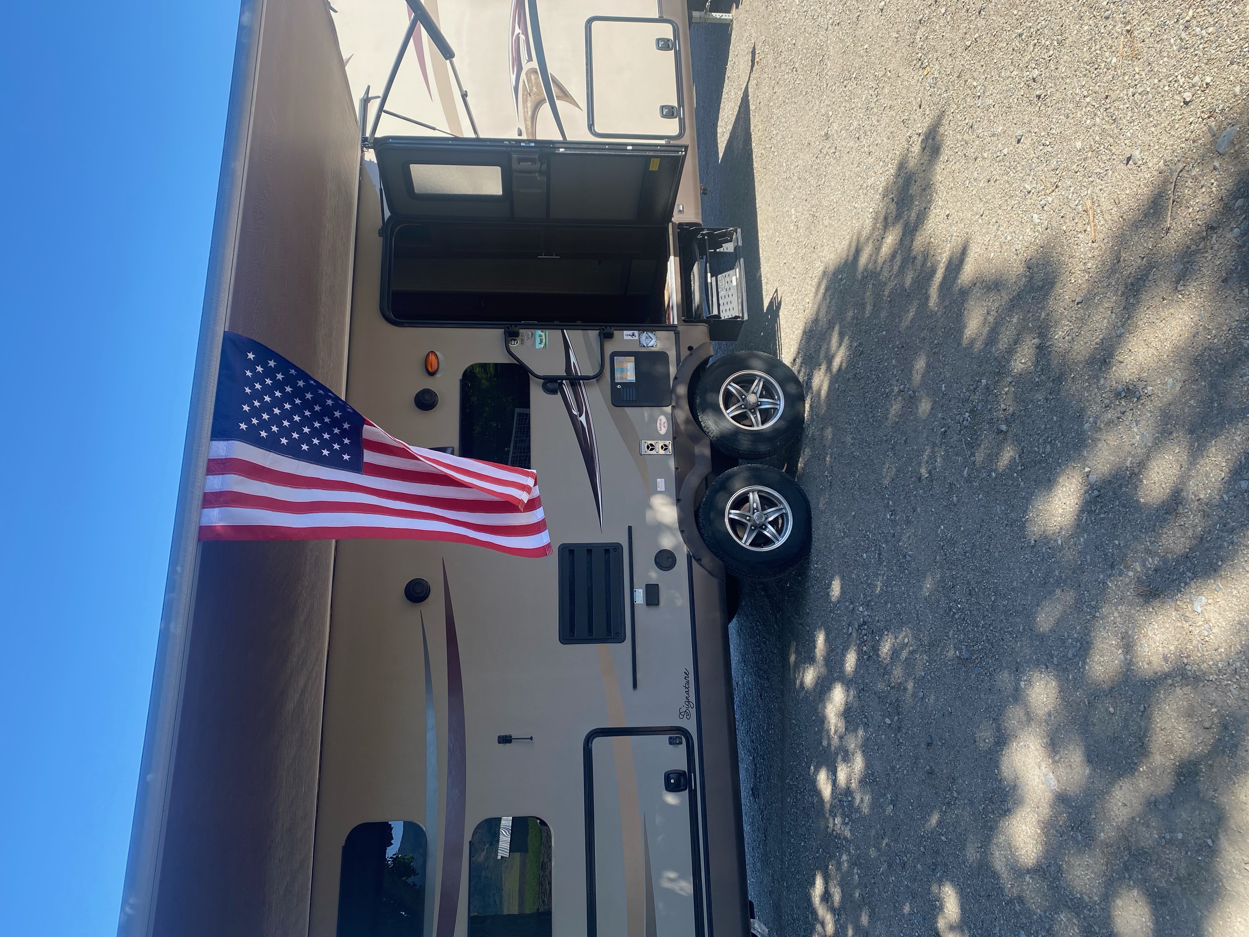 RVFlag on fifth wheel